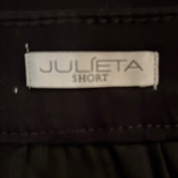 Sofia size 12  Black Button-Detail Shorts - Picture 3 of 8